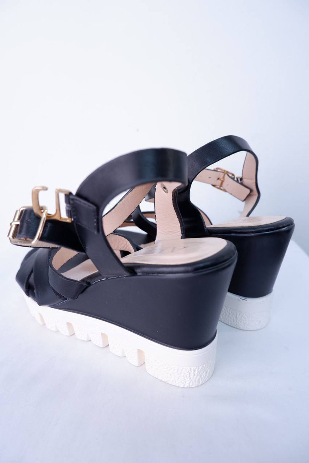 Босоножки Arzo модные, 40 размер, новые