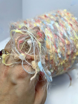 Пряжа  декоративная с ворсом и шишибриками