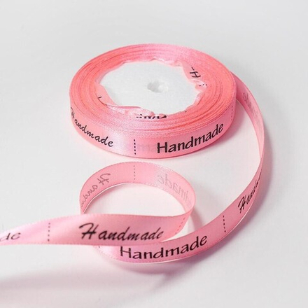 Лента 10 мм атласная с надписью Handmade на розовом (рулон 22 метра)
