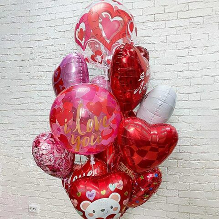 Большая композиция из шаров на день святого валентина
