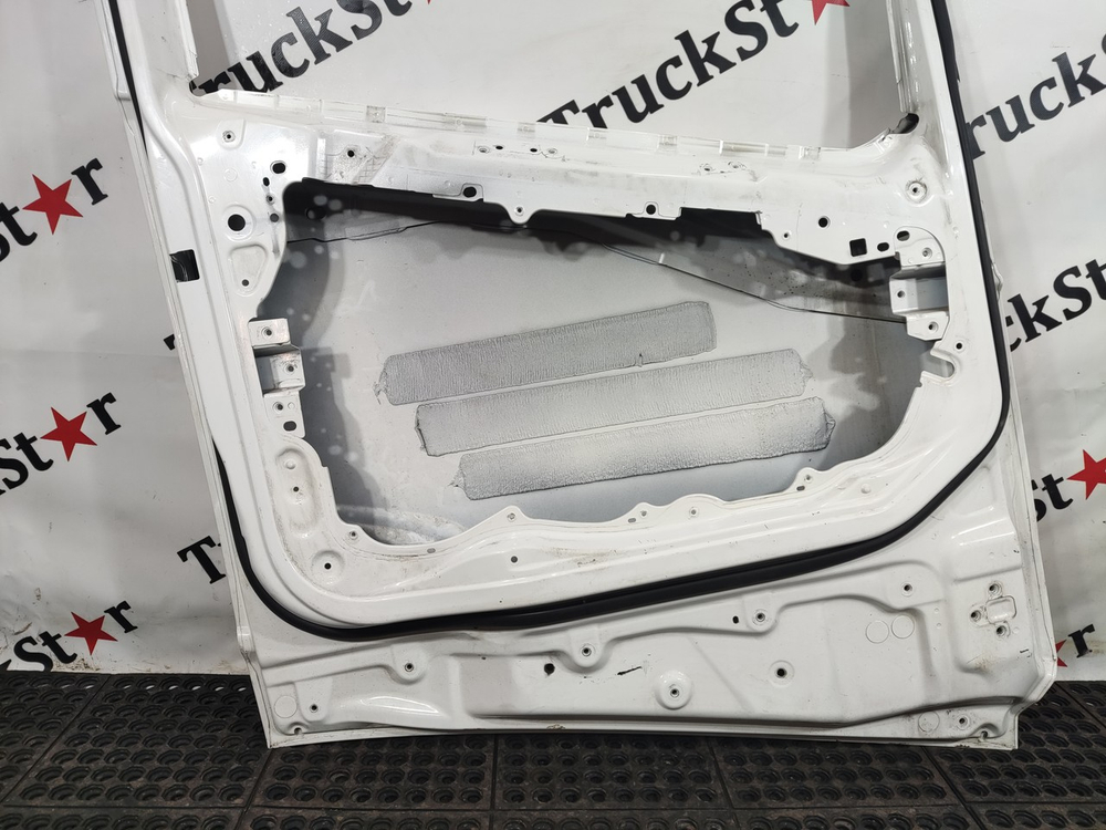 Дверь левая