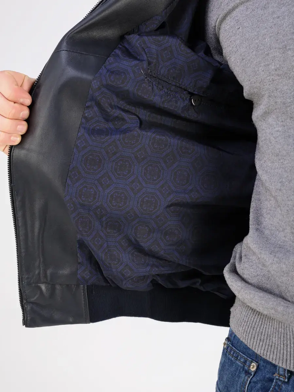 Кожаная куртка демисезонная бомбер