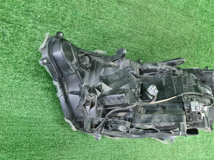 Битая Фара правая Toyota RAV4 5 XA50 (2018-н.в.) LED