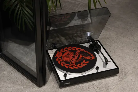 Thorens TD-402 DD Piano Black