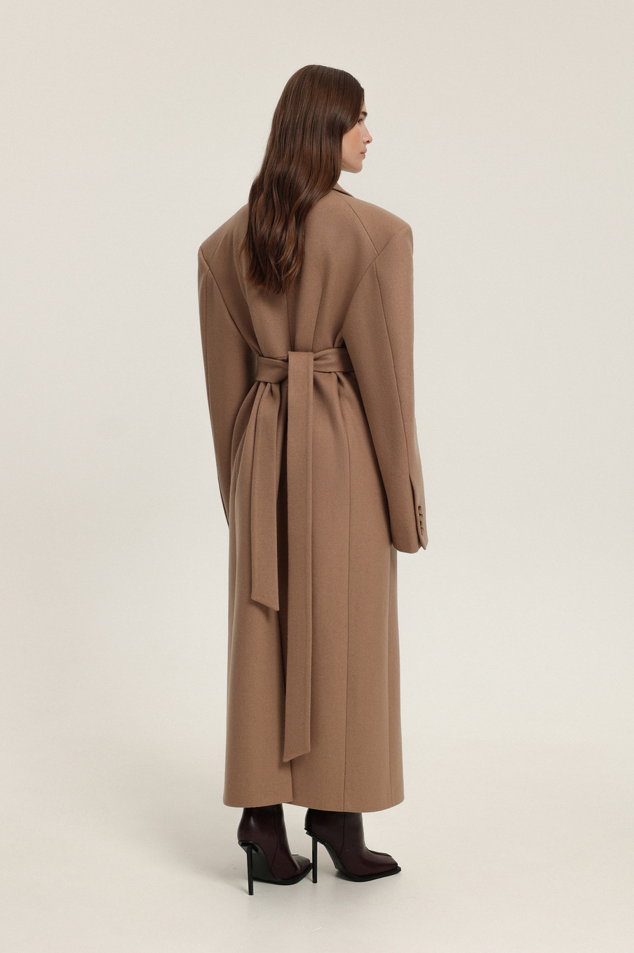 Пальто приталенного силуэта