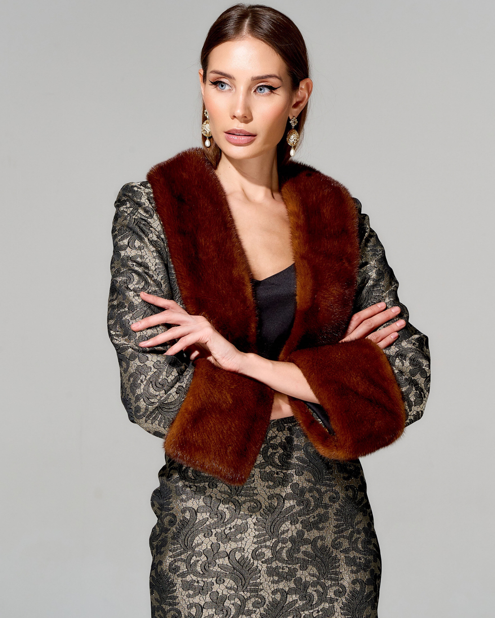 Укороченный жакет "Елизавета" из премиального жаккарда с меховой отделкой