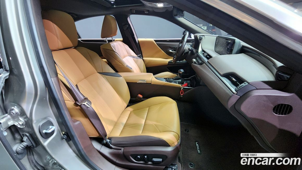 Lexus ES300h 7 Generation Luxury Plus (07.2021)