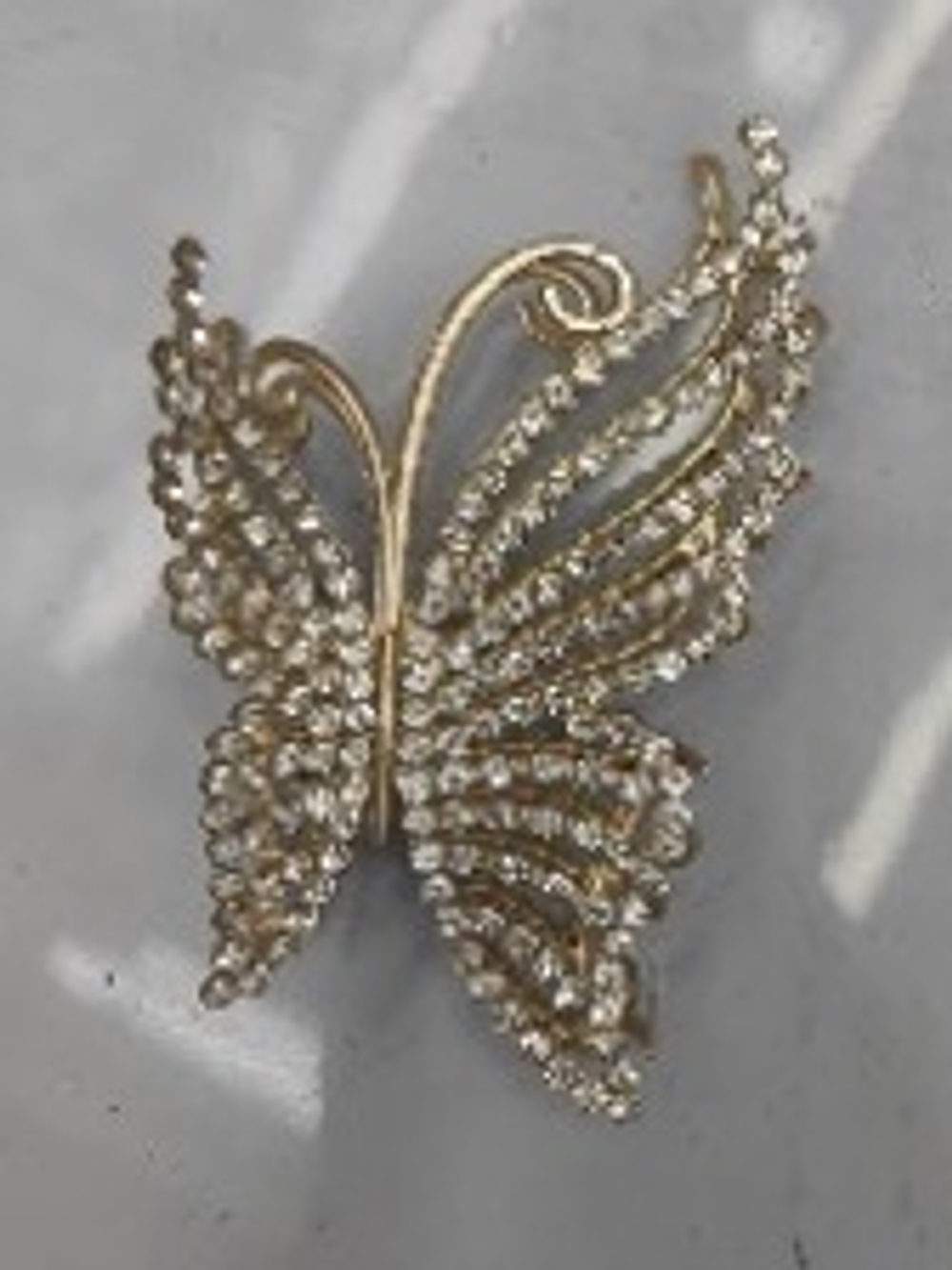 Заколка - краб для волос со стразами на блистере «ДЕ Палма», бабочка, цвет золото и серебро, 10*6.5см (пакет с подвесом)