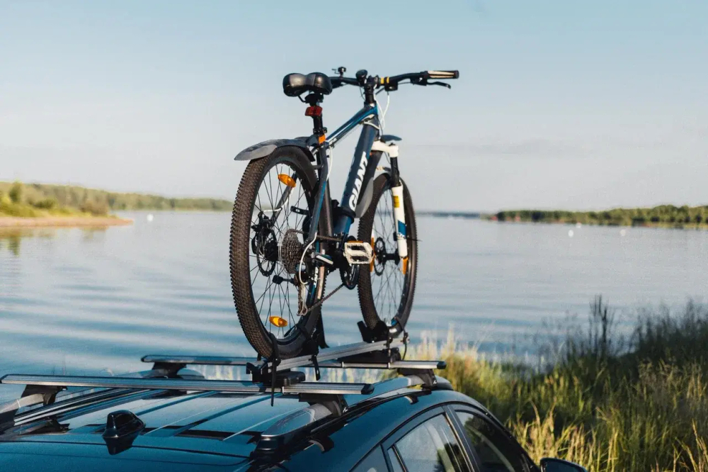 Велокрепления на крышу автомобиля  LUX PROFI 