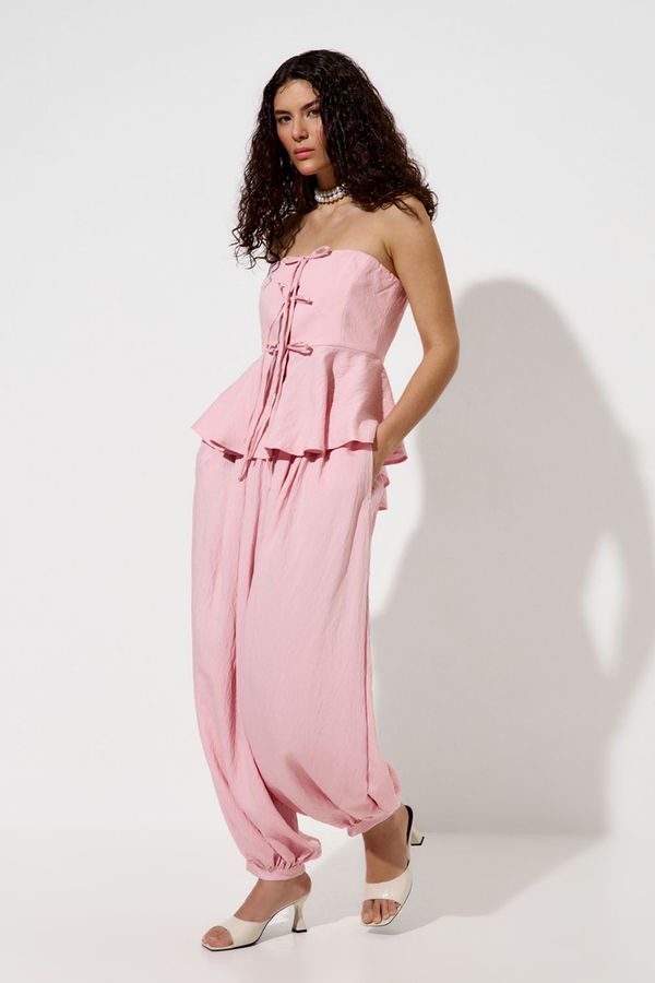 Топ с баской из вискозы розового цвета