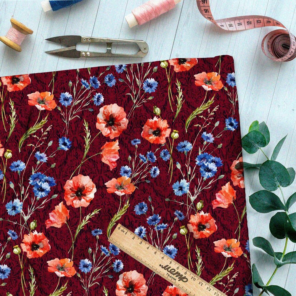 Ткань атлас маки и васильки на бордовом фоне
