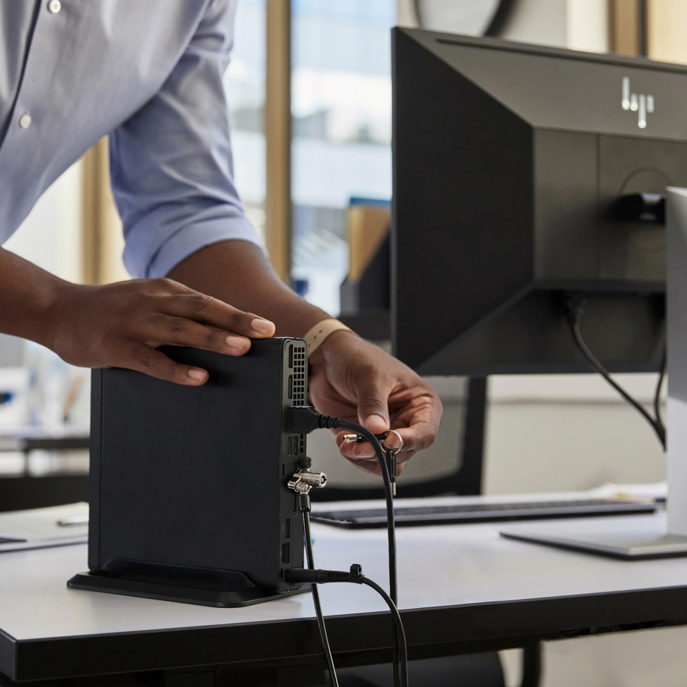 Системный блок HP Pro Mini 400 G9 Intel Core i7, 8 ГБ, 512 Гб, Intel UHD Graphics 770,  ОС Не установлена
