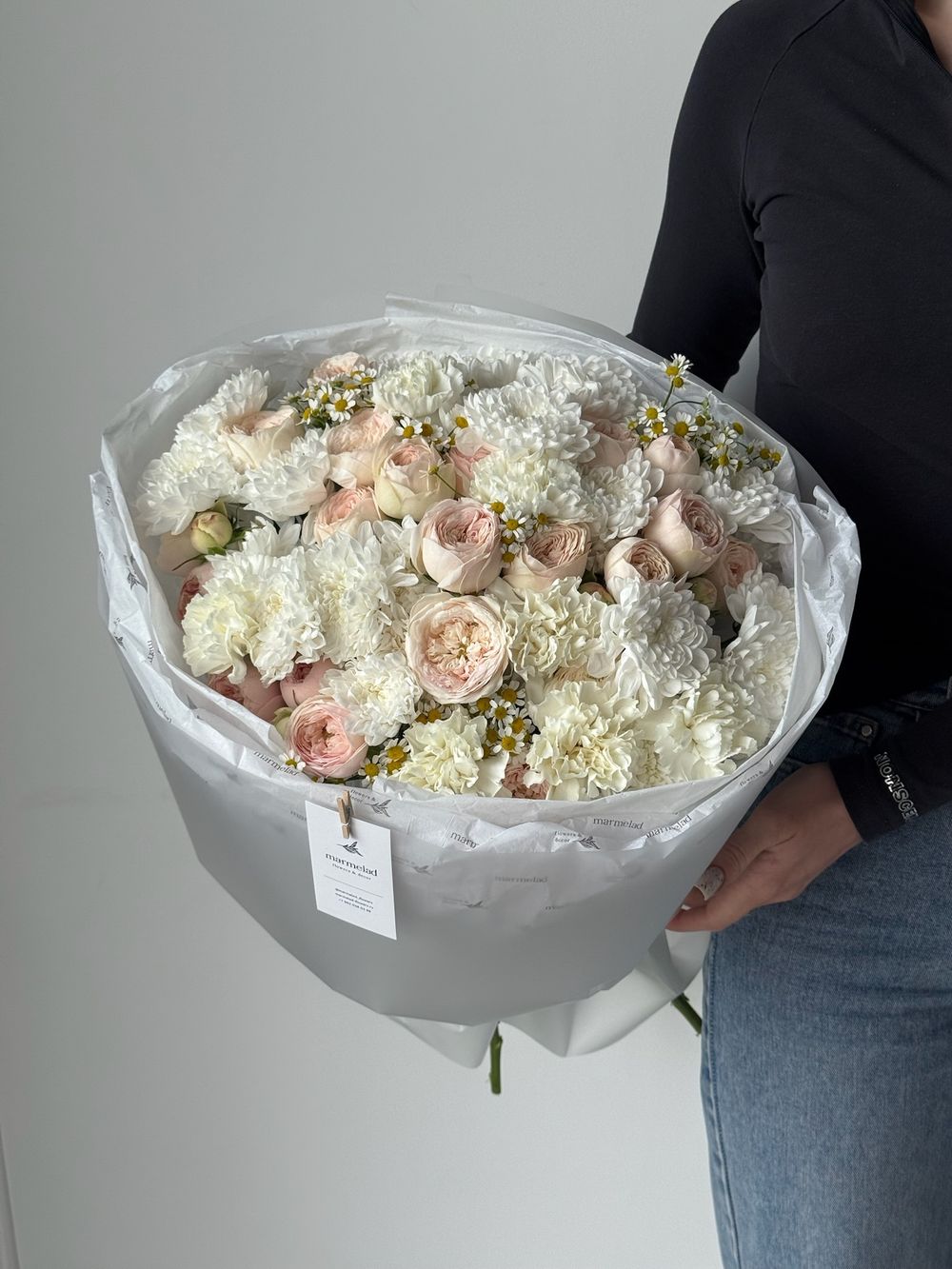 Букет сборный в нежно розовых оттенках размер L