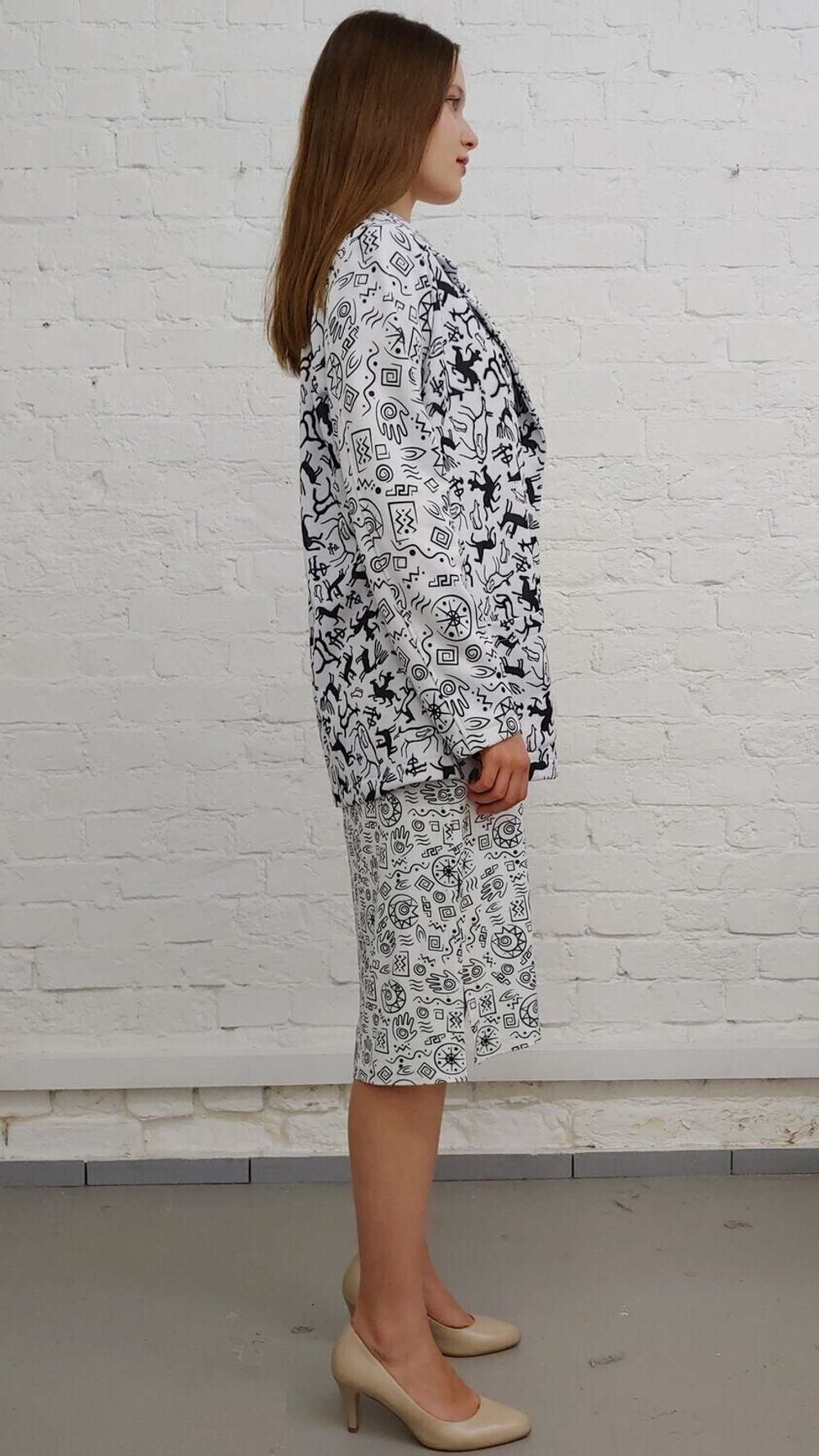 Комплект (платье и жакет) "Петроглиф", по мотивам наскальных рисунков древних людей