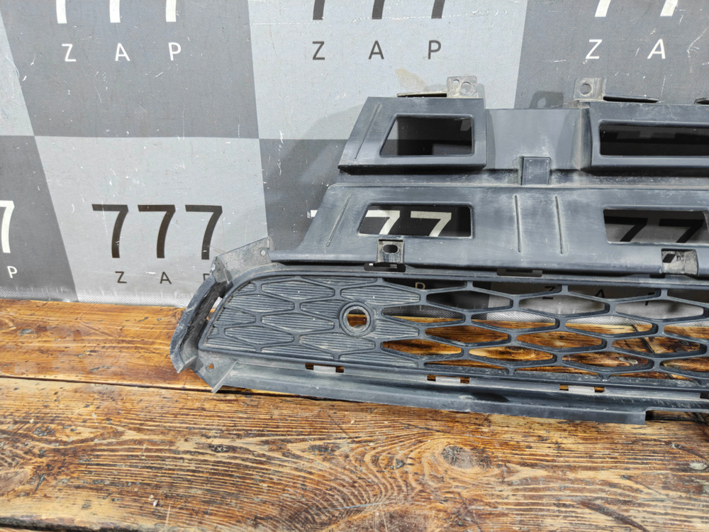 Решетка переднего бампера Kia Mohave (HM) 16-20 Б/У Оригинал 865612J710