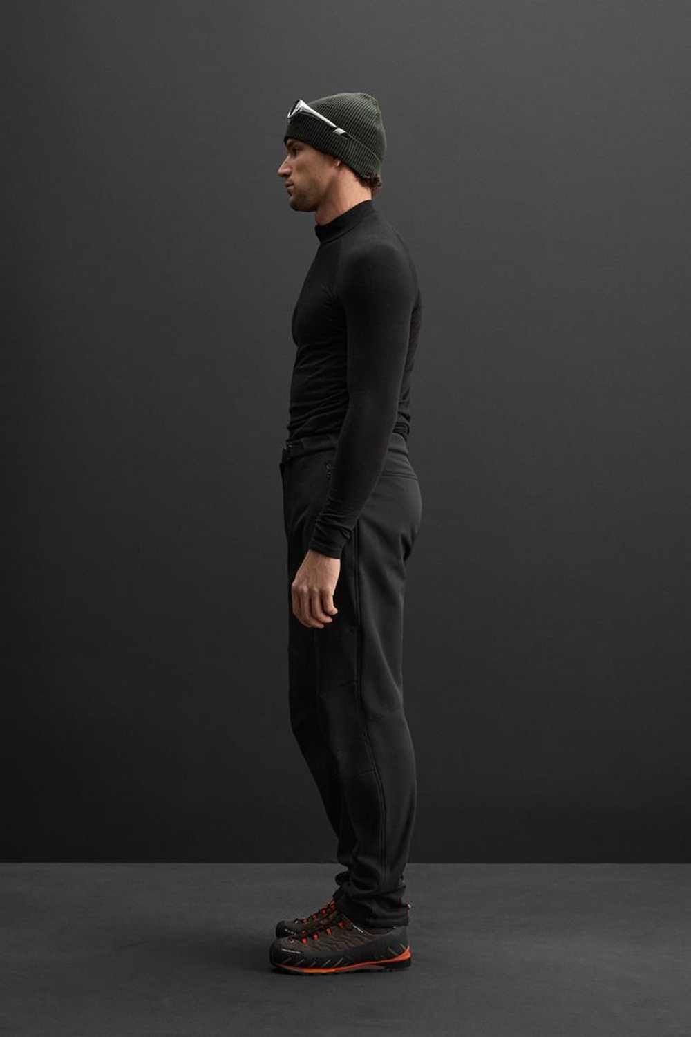 ZARA ФУТБОЛКА С ГОРЛОВИНОЙ НА МОЛНИИ, ЧЕРНЫЙ