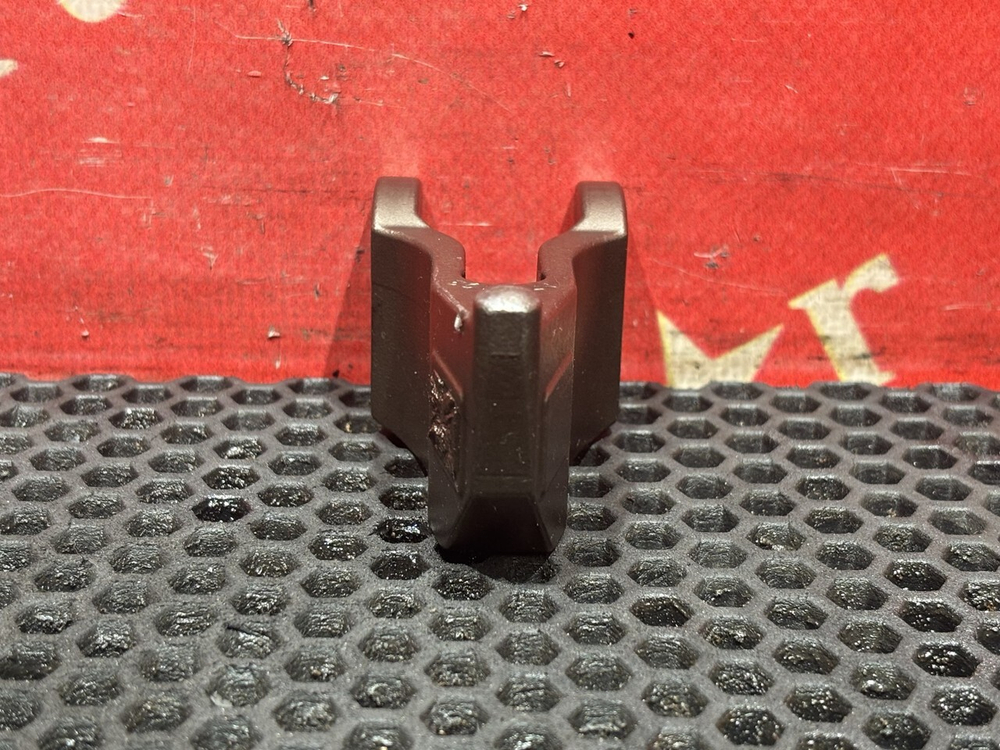 Кронштейн форсунки двигателя 2019 г.