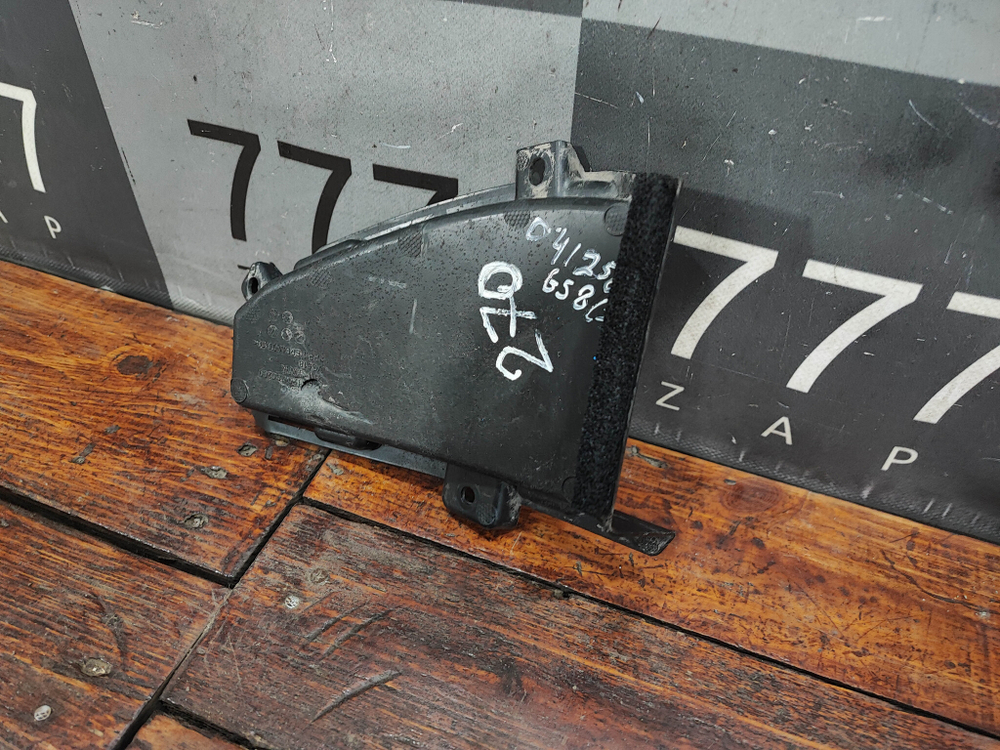 Дефлектор радиатора нижний правый GAC GS8 2 21-нв Б/У Оригинал 7145012DRS0200