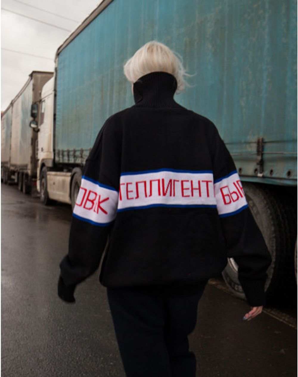 Свитер БИЧ Черный