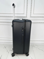 Черный матовый чемодан Rimova Essential Trunk Plus