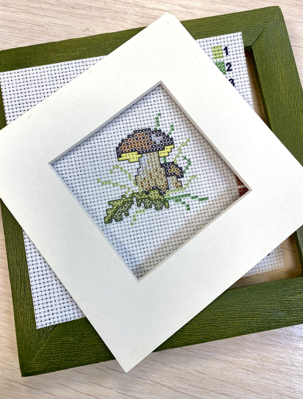 Набор для вышивания с деревянной рамкой (мулине 100% хлопок ) 16х16см Германия