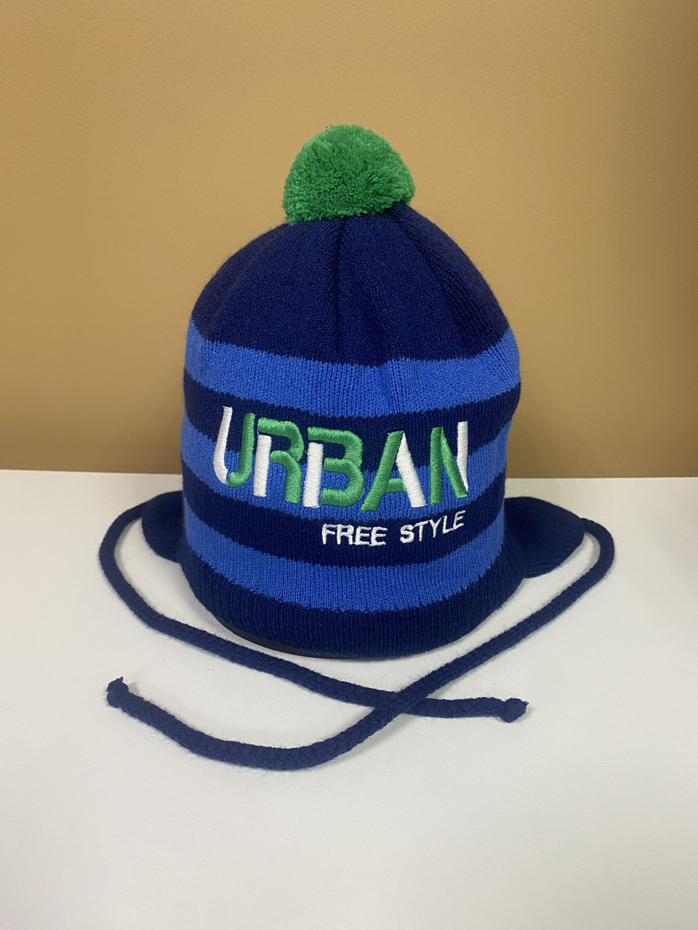 Шапка "Agbo" на мальчика трикотажная на х/б подкладке с завязками из 30% шерсти, размер 46-48, цвета в ассорт.