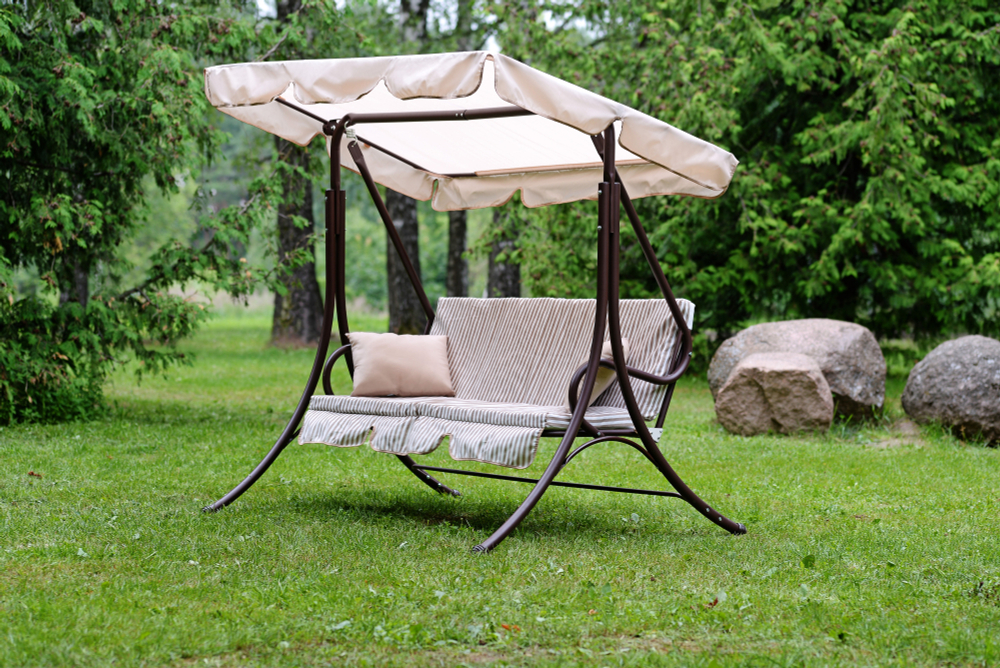 Качели садовые OLSA 2-х местные Мартинелла(каркас коричневый, м/э разноцветный рис.полоска)1 уп.