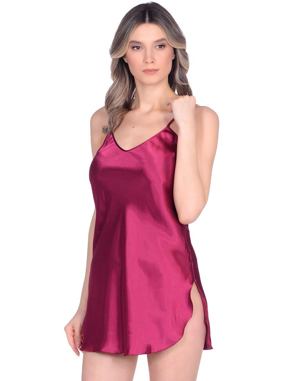 Короткая сорочка на тонких бретелях