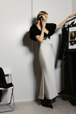 Платье макси из бархата и сатина с объемными рукавами и бахромой