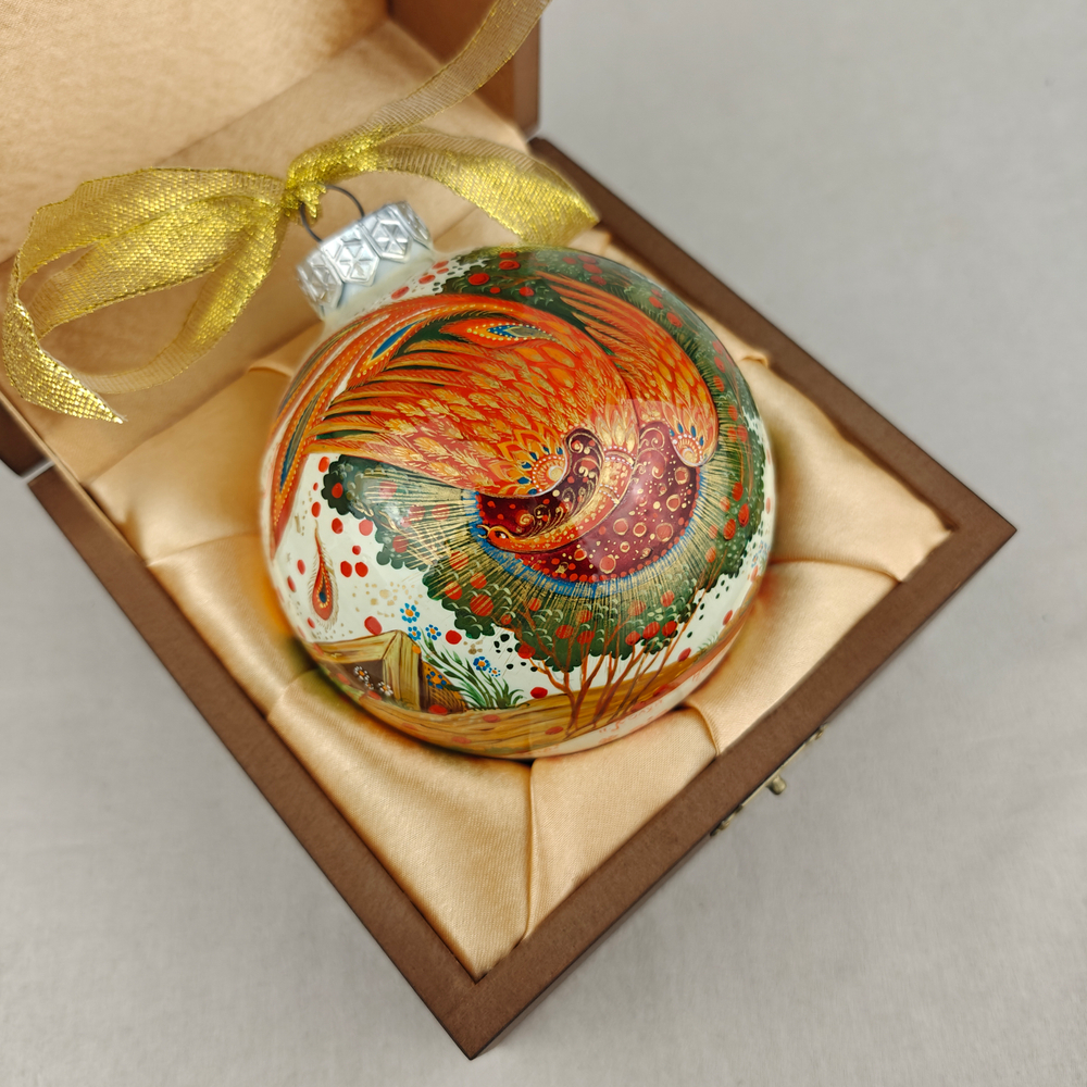 Шар елочный новогодний с круговой росписью Палех "Жар-птица" на белом в футляре в коробке