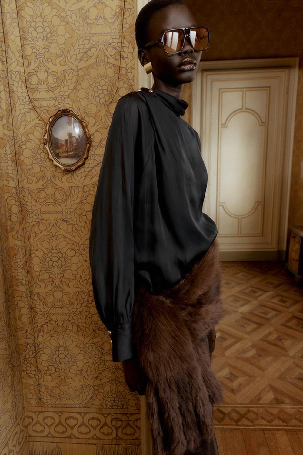 ZARA АТЛАСНАЯ БЛУЗА С ПУГОВИЦАМИ НА ПЛЕЧЕ, ЧЕРНЫЙ