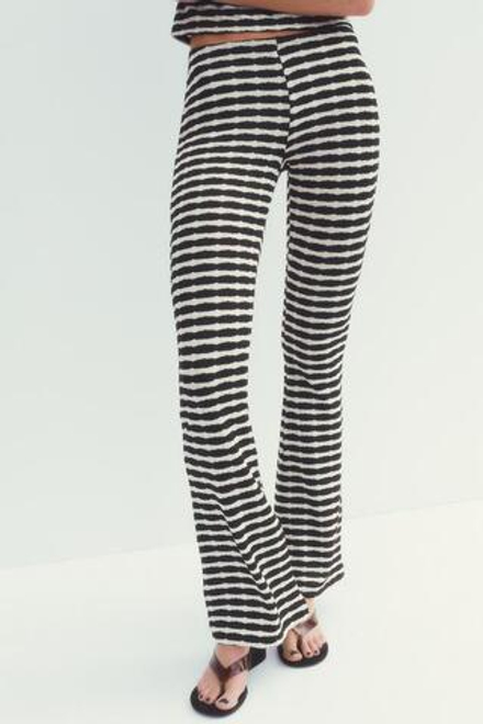 ZARA ЖАККАРДОВЫЕ БРЮКИ FLARE, ЧЕРНЫЙ/БЕЛЫЙ