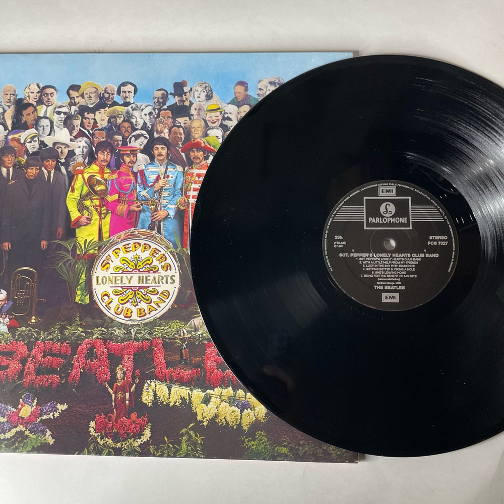 Винтажная виниловая пластинка LP The Beatles Sgt. Pepper's Lonely Hearts Club Band (Англия 1995)