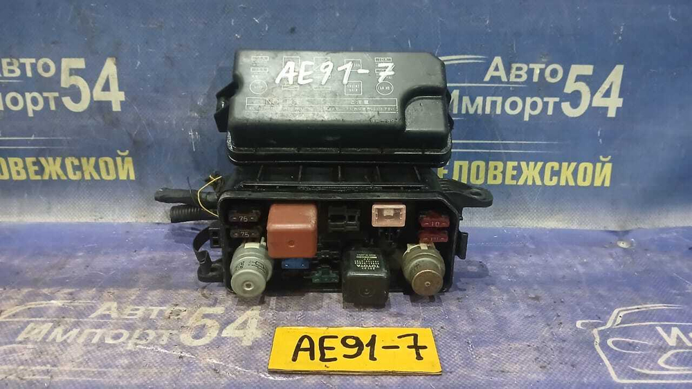 Блок предохранителей подкапотный TOYOTA LEVIN 1990