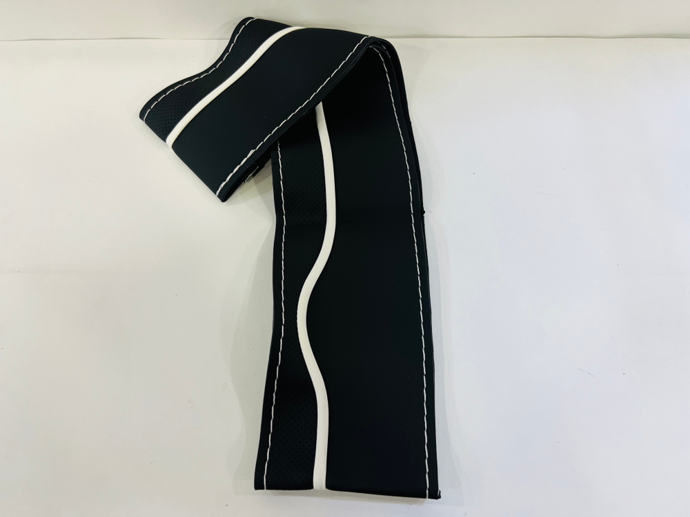 Оплетка на руль со шнуровкой, искусственная кожа, размер "М" 37-39 см., Бархатный Руль, № 3066, белый (1 шт.)