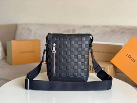 Сумка-мессенжер Louis Vuitton