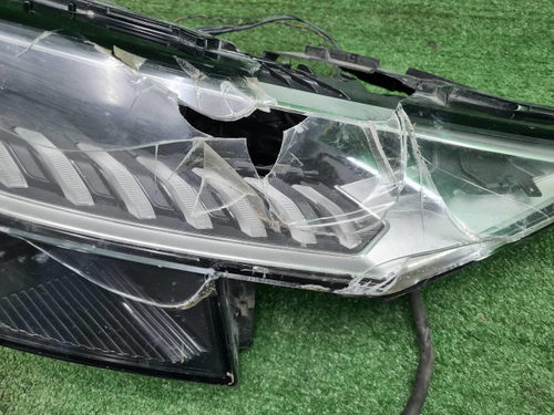 Битая Фара правая Audi Q8 (2018-2023) LED