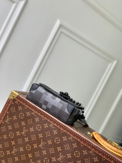 Louis Vuitton Steamer Wearable Wallet