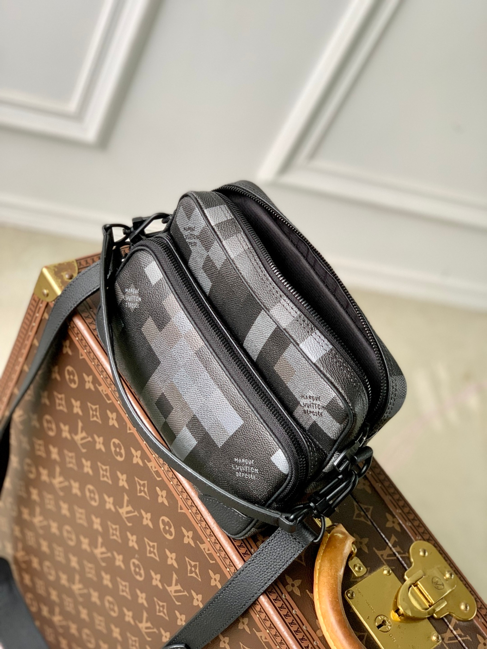 Louis Vuitton Nil Bag