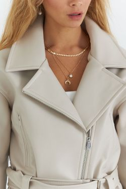 Косуха из экокожи бежевого цвета