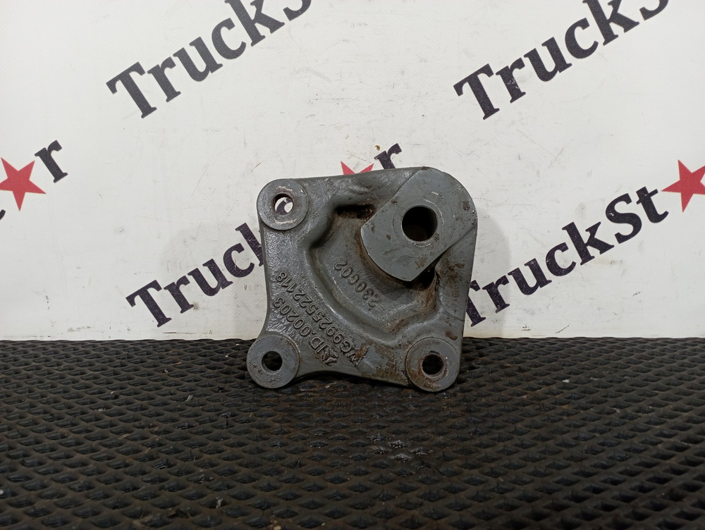 Кронштейн рессоры передней правый 2023г