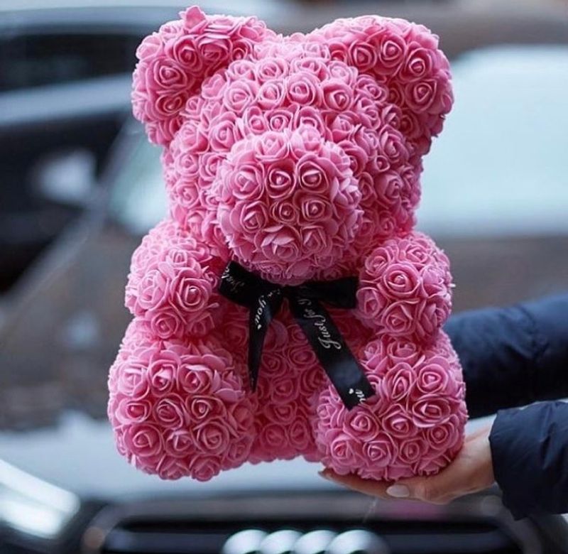 Мишка из роз 40 см в подарочной коробке #3533 Мишка из роз 40 см в подарочной коробке #3533