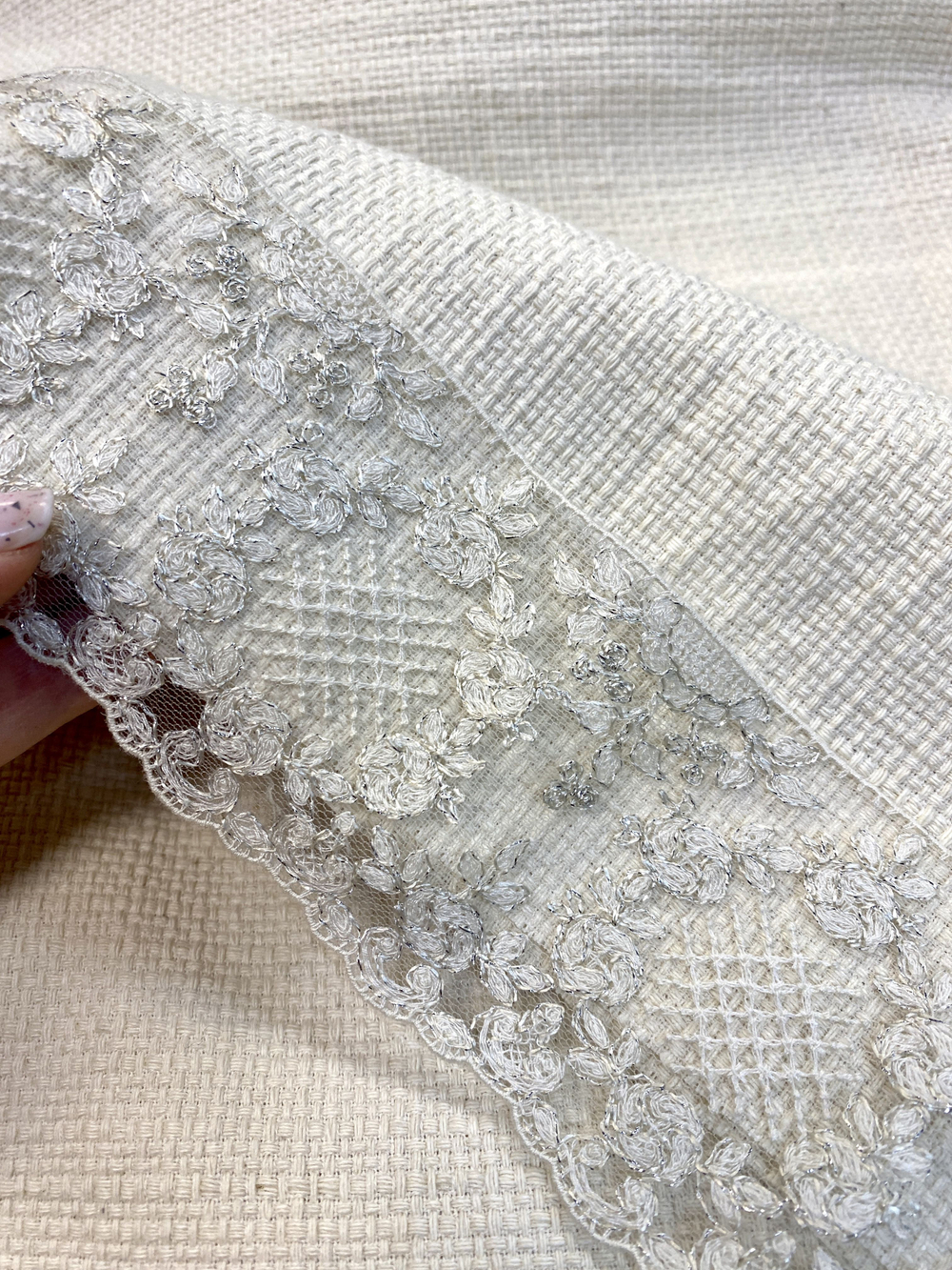 кружево на сетке вышивка шелк/хлопок (Франция) ш-7см отрез 0,6 м