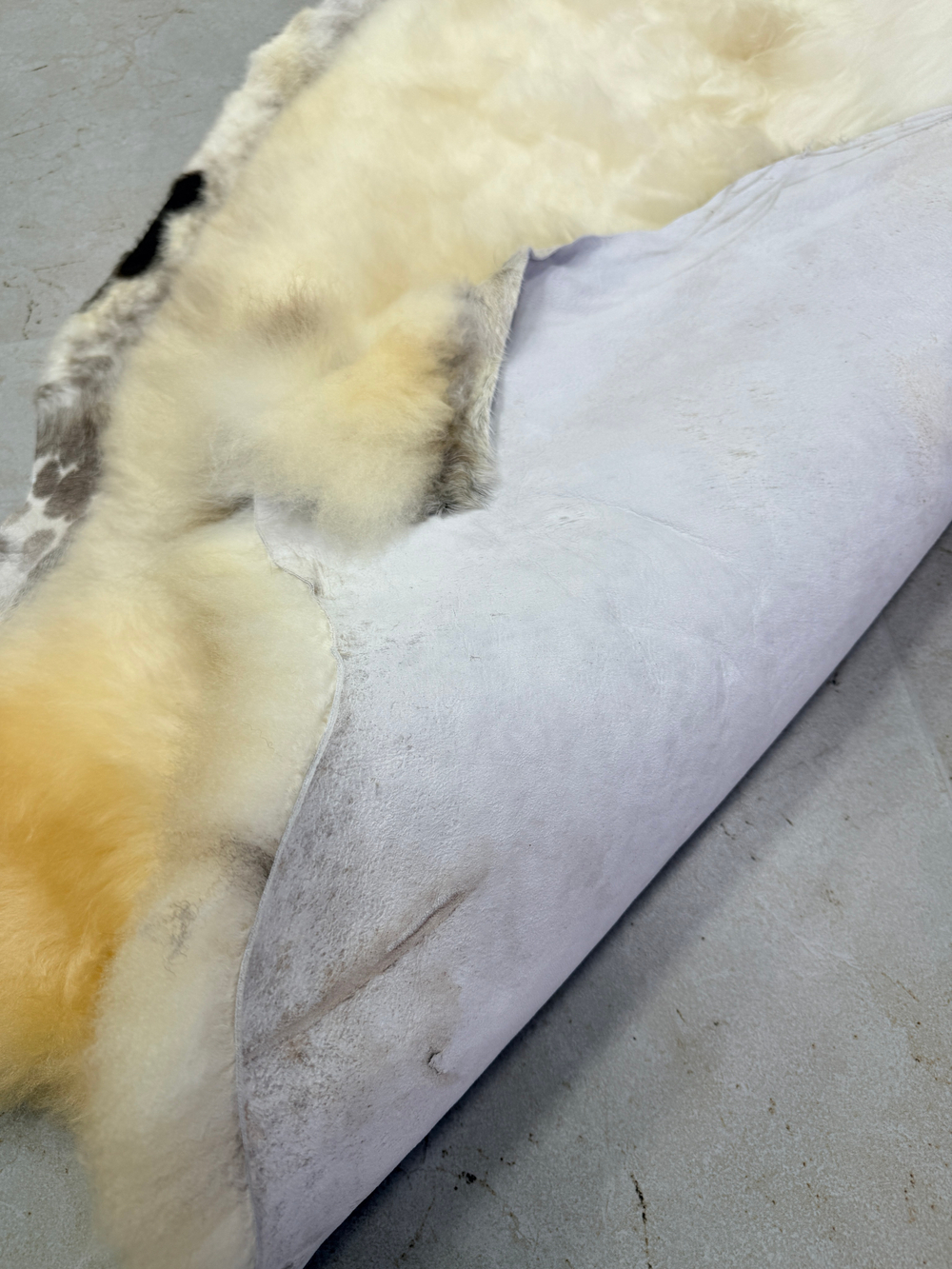 Шкура коврик меховой прикроватный овчина, 120х65 см.