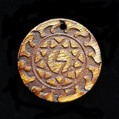 Славянский деревянный оберег "Перуница". Материал береза. Цвет Мокко. Длина шнура 50 см. Диаметр 3 см