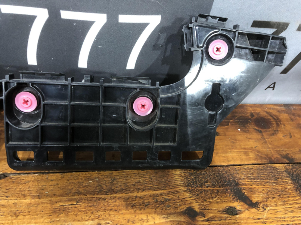 Крепление заднего бампера Land Cruiser 300 21-нв Б/У Оригинал 5215660150