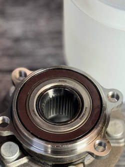 Ступица с подшипником MAZDA KD353304XC