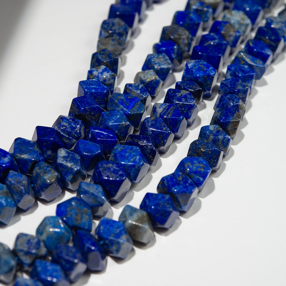 Лазурит с вкраплениями пирита натуральный, фриформ, микроогранка 8-14*6-8мм