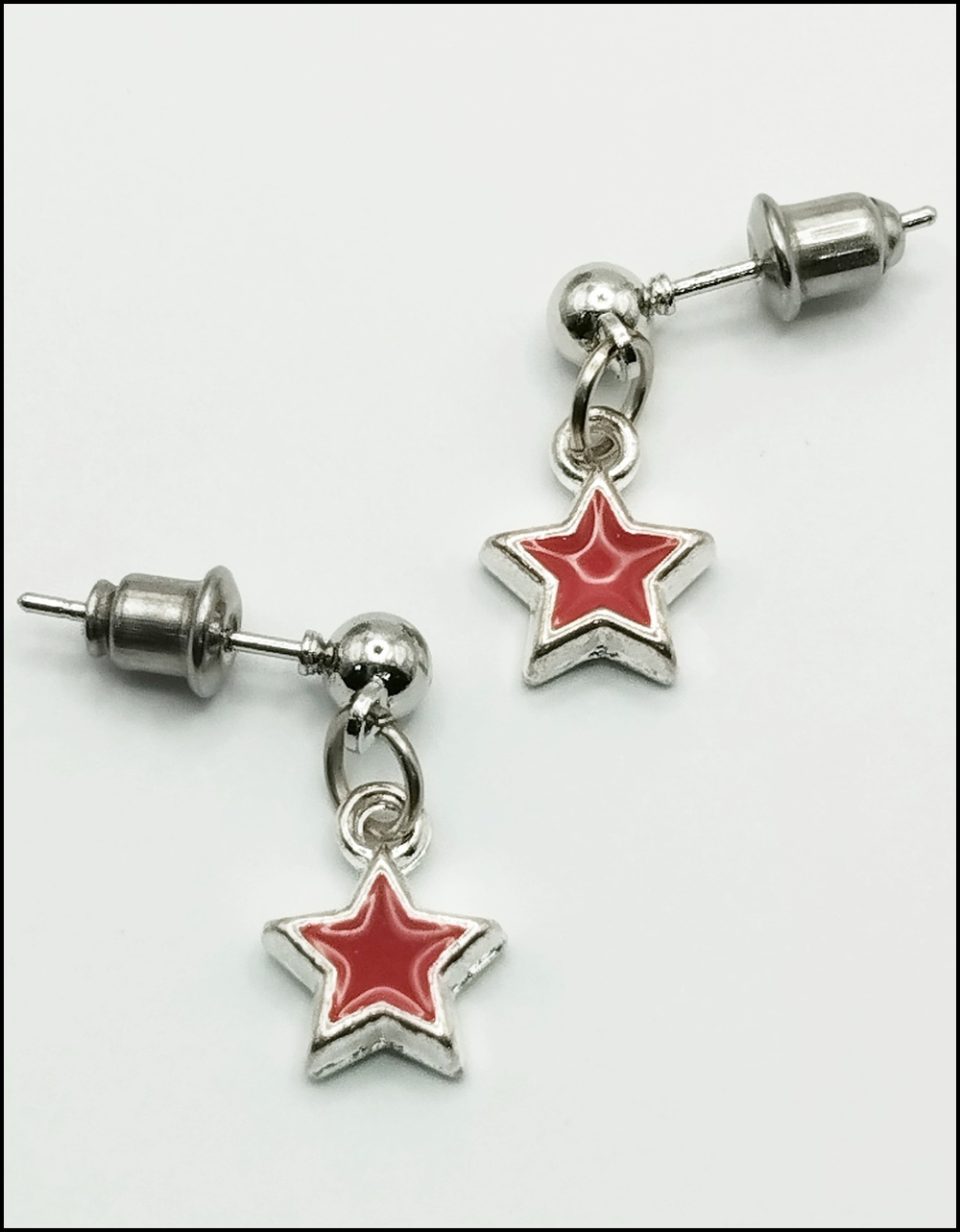 Набор сережек "Красные звезды" с цепочкой.