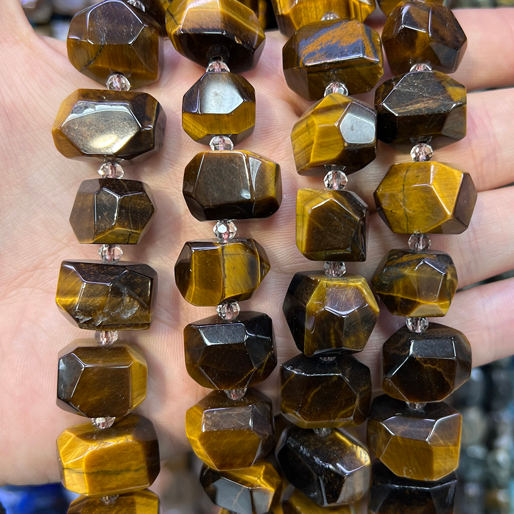Тигровый бусины 18х13 мм, крупная грань, нитка 38 см